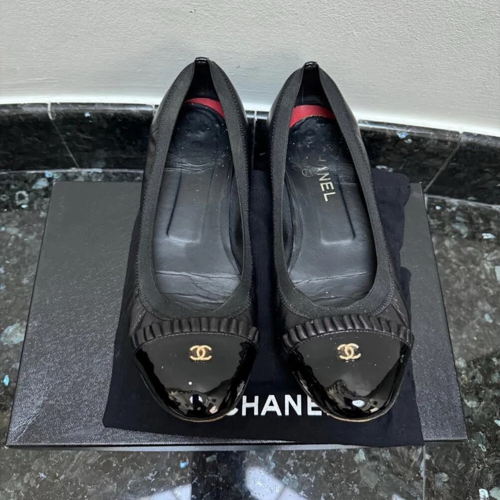 CHANEL Black Quilted Leather Flats